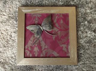 Mariposas y flores en primavera