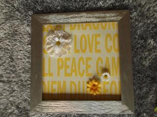 Mariposas y flores en primavera