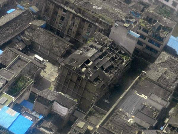 Terremoto en China deja al menos 100 muertos