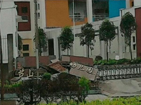 Terremoto en China deja al menos 100 muertos