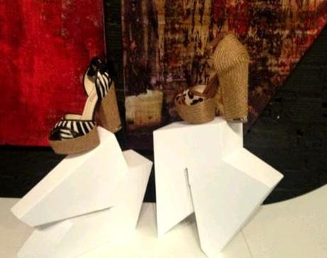 A-cero presenta un nuevo expositor de calzado diseñado por el estudio