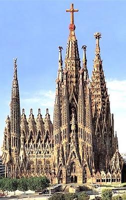 Y ahí está viendo pasar el tiempo... La Sagrada Familia Y ahí está viendo pasar el tiempo... La Sagrada Familia
