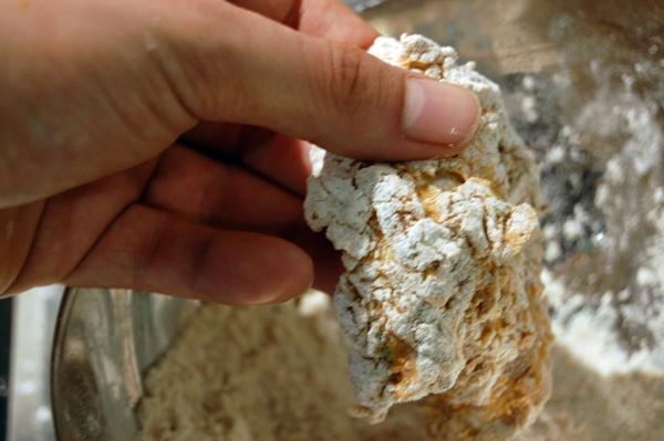 Pollo estilo Kentucky Fried Chicken. La receta de su rebozado.