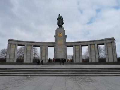Día 2. Paseos cargados de historia por Berlín!!