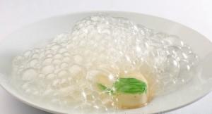 Jabón de chocolate blanco con maracuyá y coco cubierto de lavaza de granadilla. ¡Toma ya!