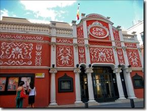 Cine DORE en Madrid con su fachada art-deco, hoy sede de la Filmoteca Nacional