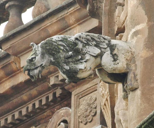 Las gárgolas de la Catedral (1): la fachada este.