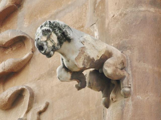 Las gárgolas de la Catedral (1): la fachada este.