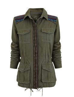 Cómo combinar tu sahariana en primavera