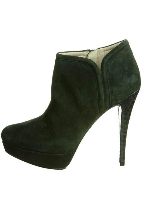 Cenicienta busca zapatos en rebajas Cenicienta busca zapatos en rebajas