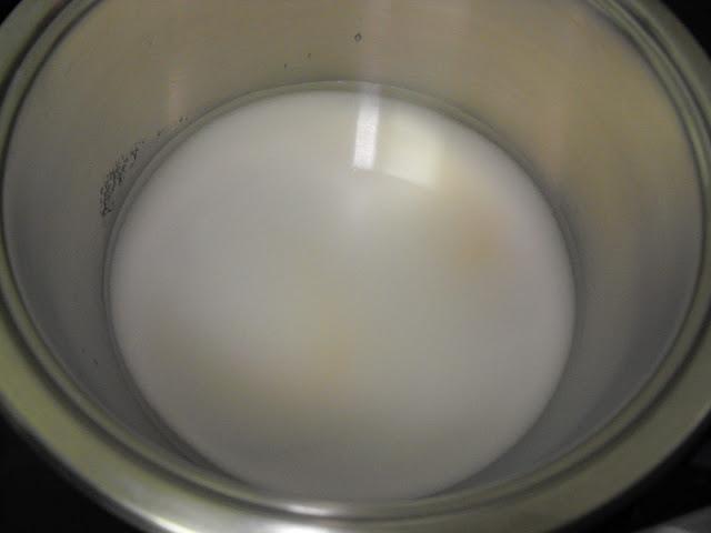 Conos de hojaldre rellenos de crema de yema