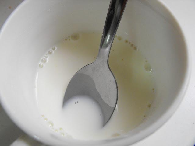 Conos de hojaldre rellenos de crema de yema