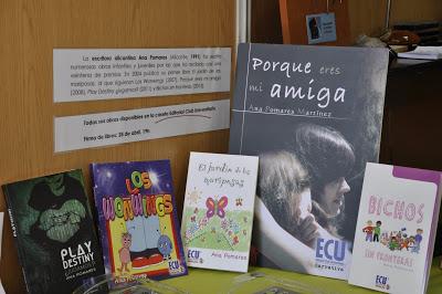 Firma de Ana Pomares en la XLIII Feria del libro de Alicante