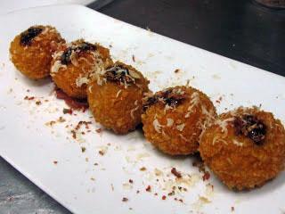 Croquetas de jamón serrano, frutos secos y morcilla del Restaurante La Romana