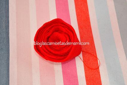 Celebrando el día del libro con una rosa de fieltro rosa-fieltro-8