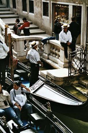 Venecia gondoleros 306x460 Los gondoleros, una profesión única en el mundo