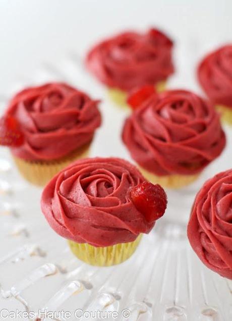 En la Diada de Sant Jordi...rosas rojas para tu boda: elegancia y pasión garantizadas.
