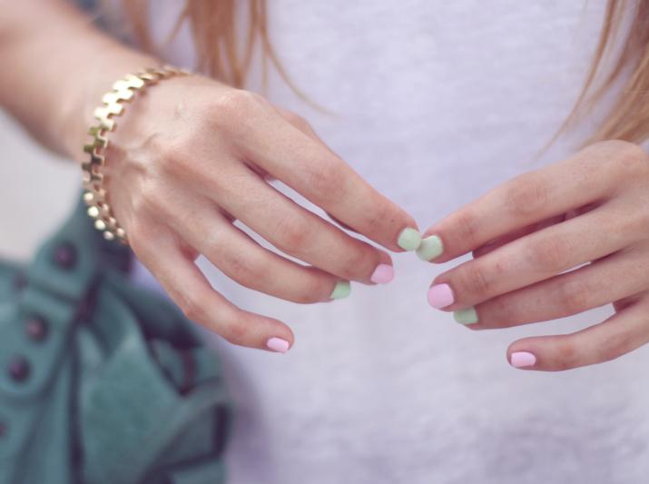 Different color nails (1)