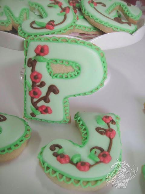 GALLETAS  DE INICIALES DECORADAS