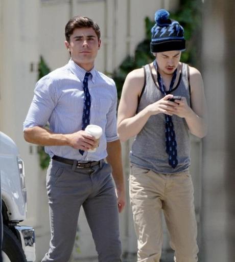 ¡Zac Efron de traje y corbata en el set de “Townies”!