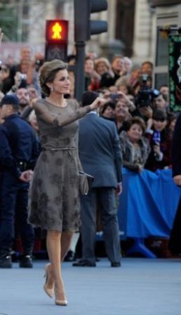 Dña. Letizia repite vestido de Felipe Varela en la entrega del Premio Cervantes