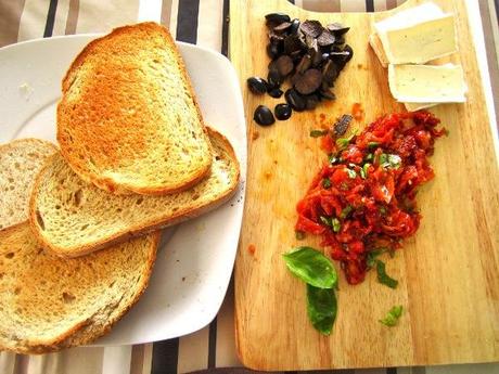 crostini-de-tomates-queso-y-albahaca (4)