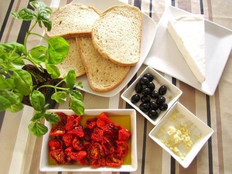 crostini-de-tomates-queso-y-albahaca (1)