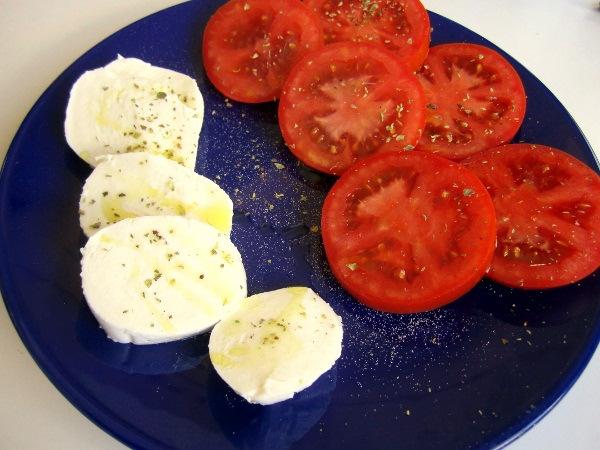 ensalada-queso-tomate-y-albahaca (1)