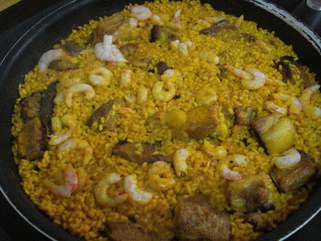 ARROZ CON COSTILLAS DE CERDO Y GAMBAS