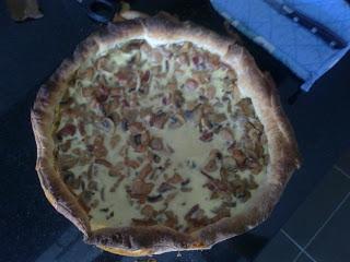 Quiche de pollo, bacon y champiñones