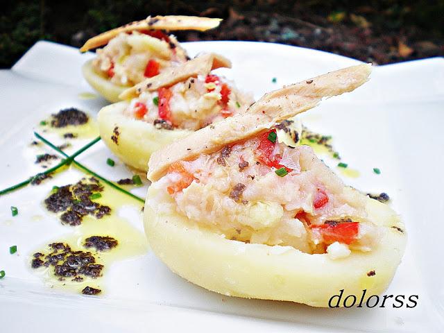 Cuencos de patatas con cogote de bonito