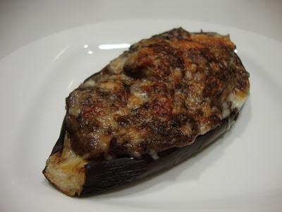 Berenjenas rellenas de morcilla de alcachofas y gambas