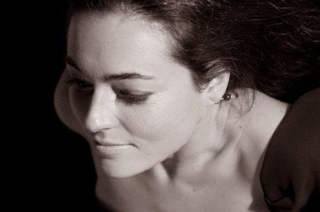 Sombra, de Elena P. Melodía