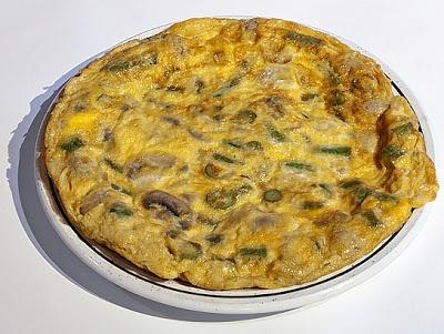 Tortilla de espárragos y setas