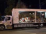 camión tansparente denuncia tráfico mujeres