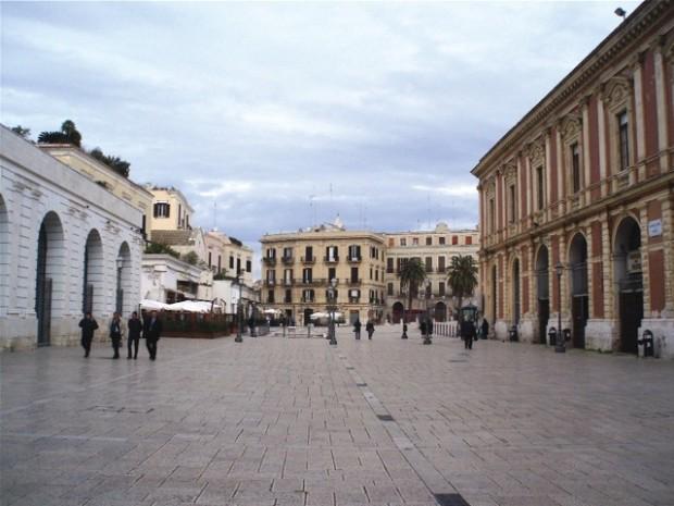 bari_piazza-ferrarese shopping