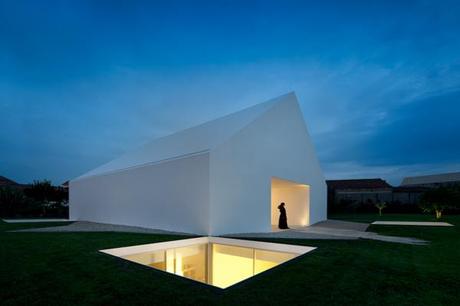 Una casa muy especial en Leiria por Aires Mateus / A very special house in Leiria (Portugal), by Aires Mateus