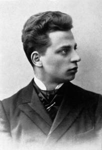 Rainer Maria Rilke — Vivo la vida en círculos crecientes (de El Libro de las Horas, 1905) Rainer Maria Rilke