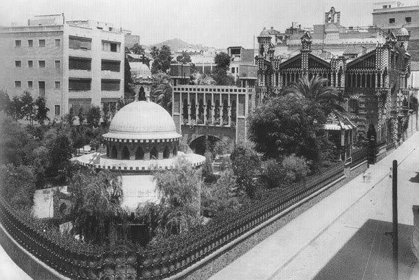 BARCELONA...MANANTIAL DE AGUA DE SANTA RITA, EN LA CASA VICENS 1883-1888...26-04-2013...