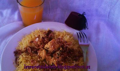 Fideos al vapor con pollo. (Plato marroquí).