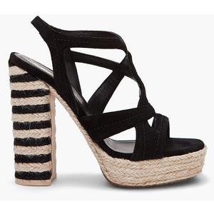 Espadrilles, sandalias de esparto con plataforma...Quién dijo que no eran elegantes?