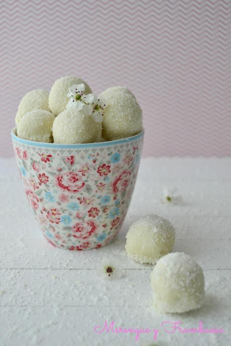 Bolitas de coco y chocolate blanco