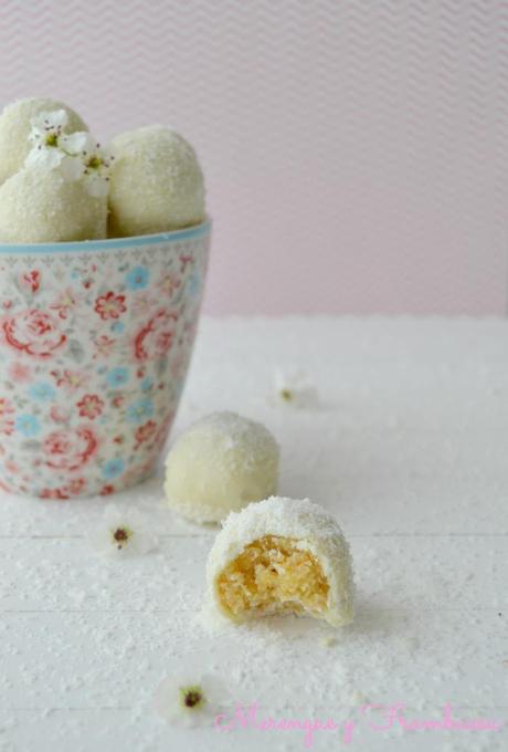 Bolitas de coco y chocolate blanco