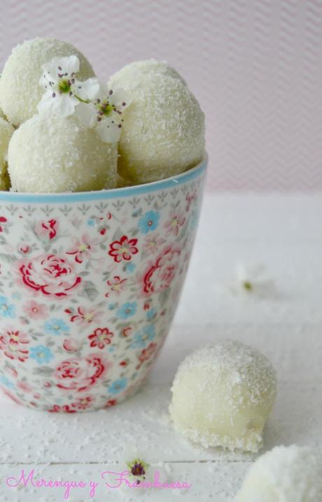 Bolitas de coco y chocolate blanco