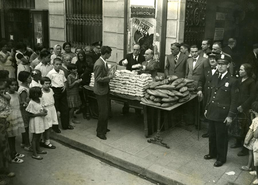 BARCELONA...HOMENAJE A CARLOS PÉREZ DE ROZAS MASDÉU, FOTOGRAFO...27-04-2013...2000 POST, MUCHAS GRACIAS A TOD@S AMIGOS...