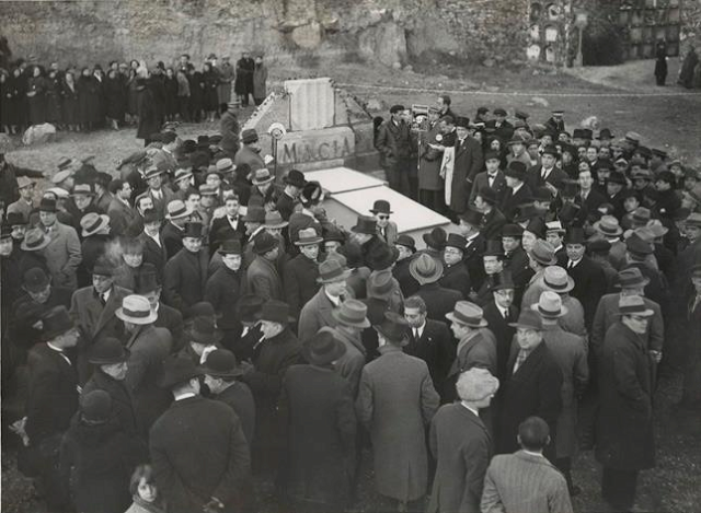 BARCELONA...HOMENAJE A CARLOS PÉREZ DE ROZAS MASDÉU, FOTOGRAFO...27-04-2013...2000 POST, MUCHAS GRACIAS A TOD@S AMIGOS...