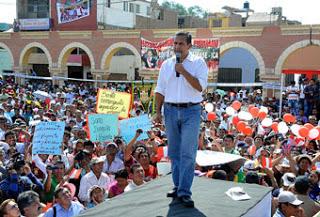 PRESIDENTE HUMALA INAUGURA OBRAS Y ENTREGA TÍTULOS DE PROPIEDAD EN ICA…