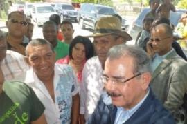 Danilo hizo parada en Jimaní a su regreso de Haití.