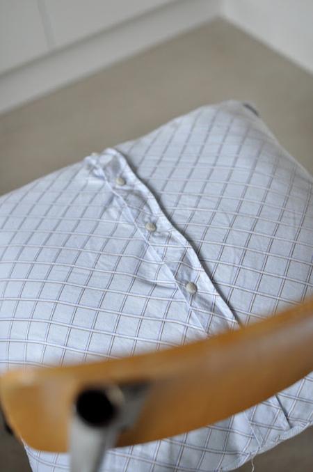 hazlo tu mismo cojín camisa estilo y diseño nórdico escandinavo estilismo de interiores diy cojines con camisas decoracion halloween decoración diseño de interiores cojines bonitos habitacion infantil blog decoración nórdica blog decoración de interiores accesorios para el hogar 