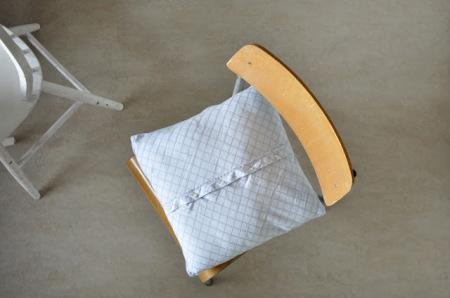 hazlo tu mismo cojín camisa estilo y diseño nórdico escandinavo estilismo de interiores diy cojines con camisas decoracion halloween decoración diseño de interiores cojines bonitos habitacion infantil blog decoración nórdica blog decoración de interiores accesorios para el hogar 